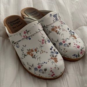 Olsson Wood Bottom Clogs